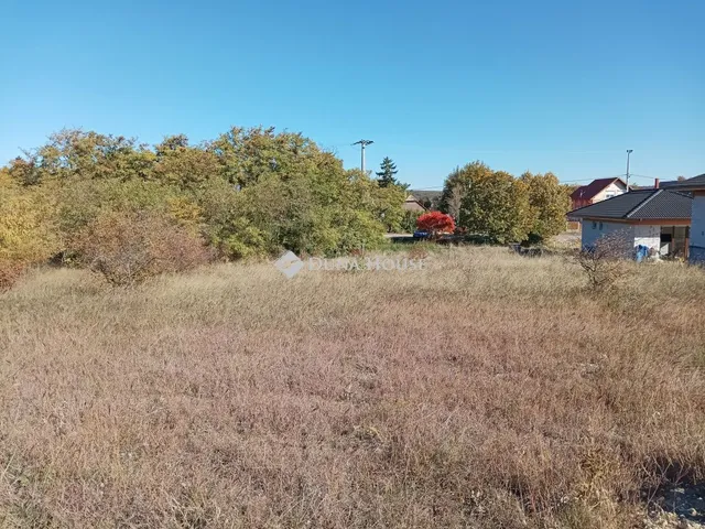 Eladó telek Szár 1028 nm