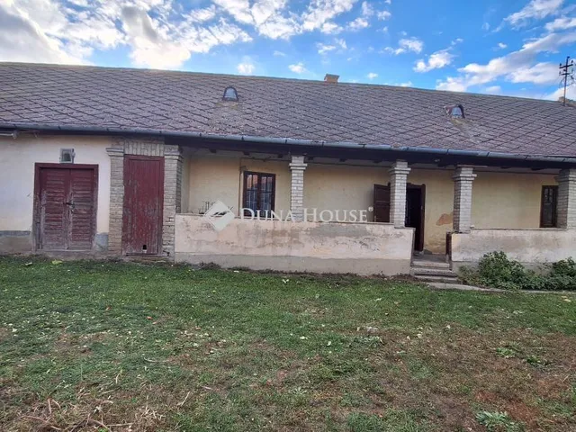 Eladó ház Cece 80 nm