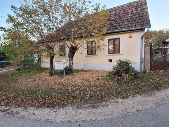 Eladó ház Cece 98 nm