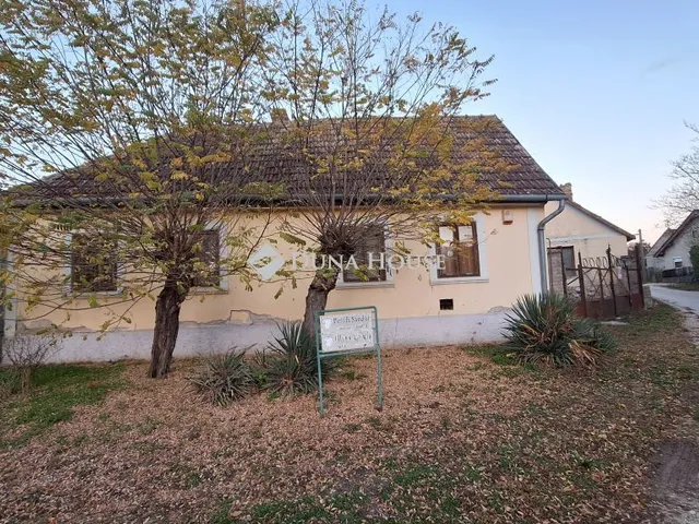 Eladó ház Cece 98 nm