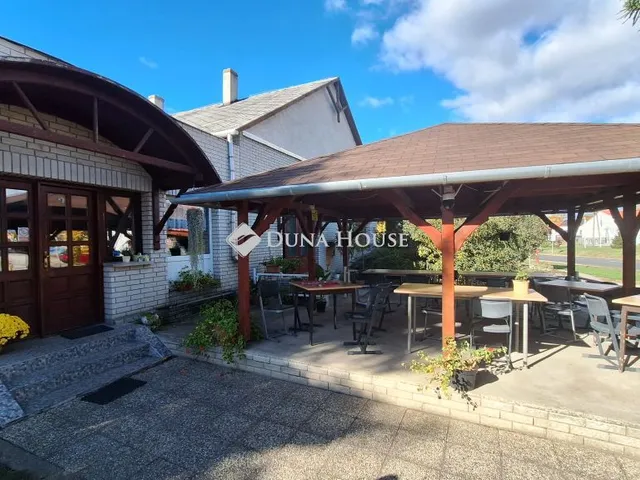 Eladó kereskedelmi és ipari ingatlan Sárosd 454 nm