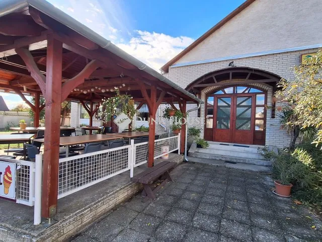 Eladó kereskedelmi és ipari ingatlan Sárosd 454 nm