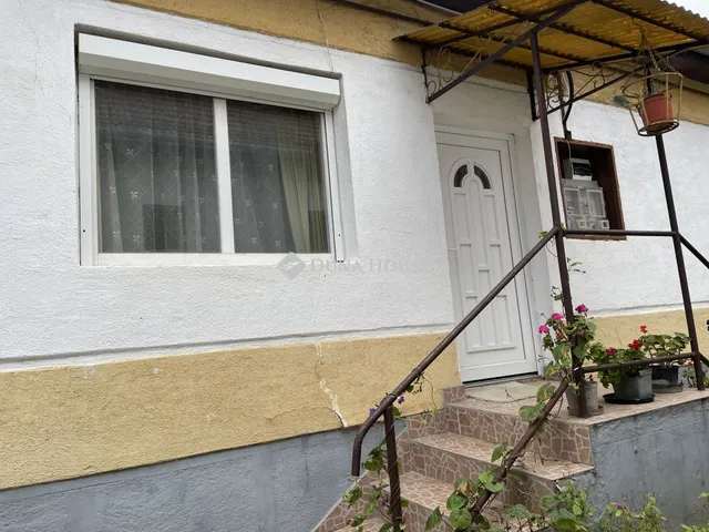 Eladó ház Isztimér, Köztársaság út 136 nm