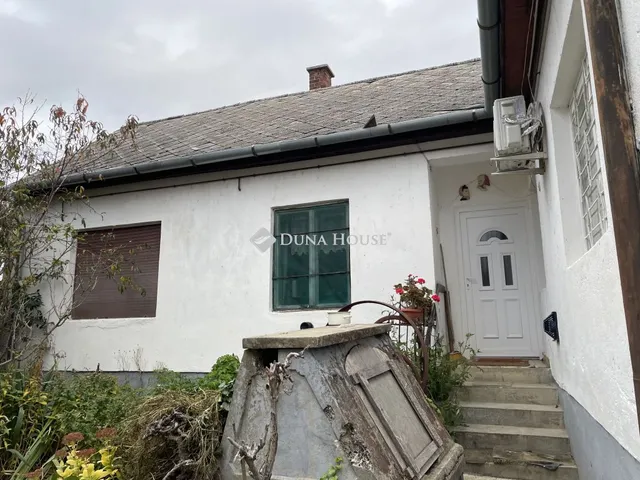 Eladó ház Isztimér, Köztársaság út 136 nm