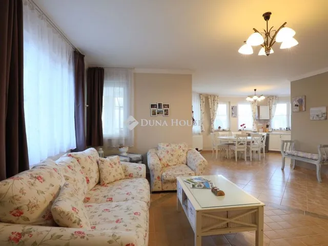 Eladó ház Balatonkenese 140 nm