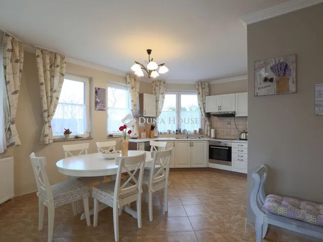 Eladó ház Balatonkenese 140 nm