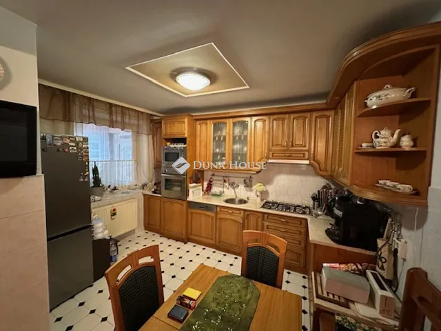 Eladó ház Előszállás 238 nm