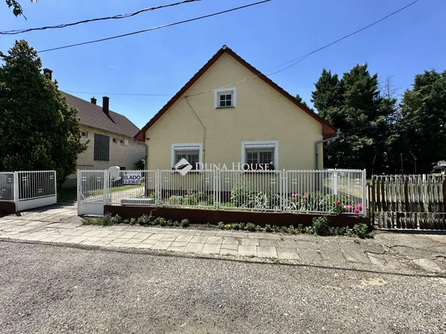 Eladó ház Előszállás 238 nm