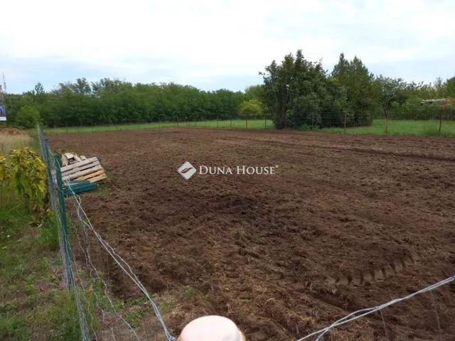 Eladó telek Sárszentmihály 810 nm