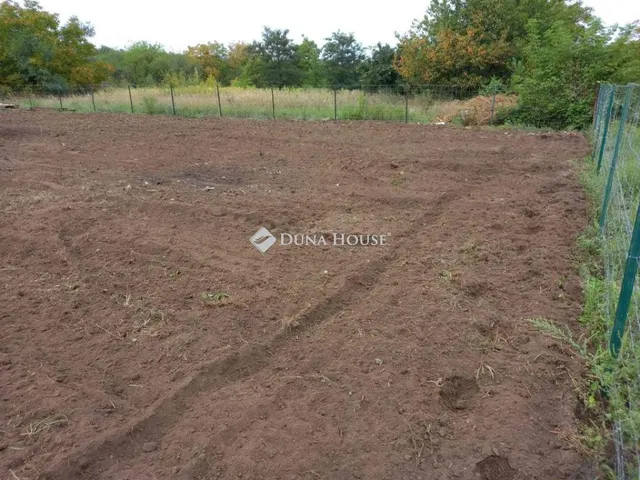 Eladó telek Sárszentmihály 810 nm