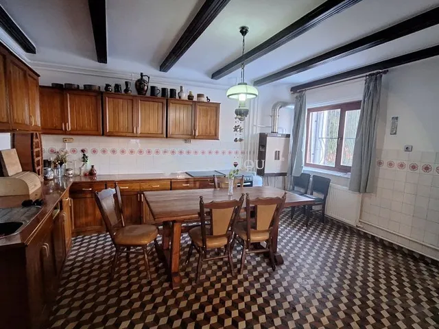 Eladó ház Papkeszi 320 nm