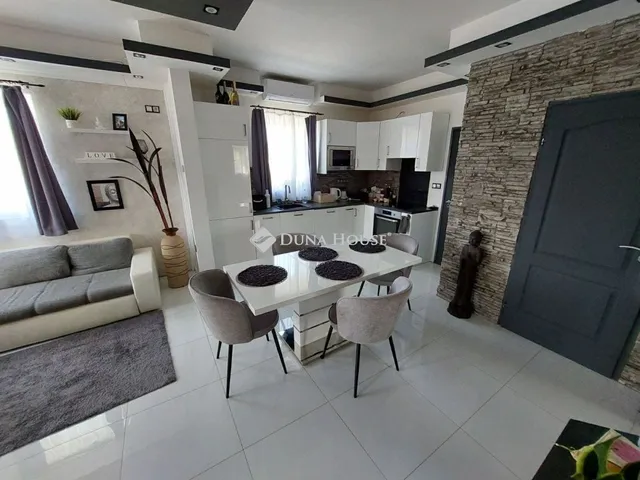 Eladó ház Székesfehérvár 200 nm