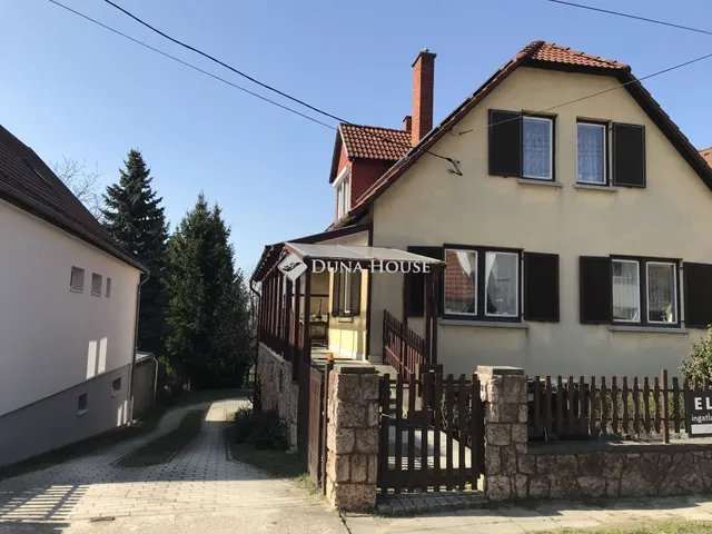 Eladó ház Mór 220 nm