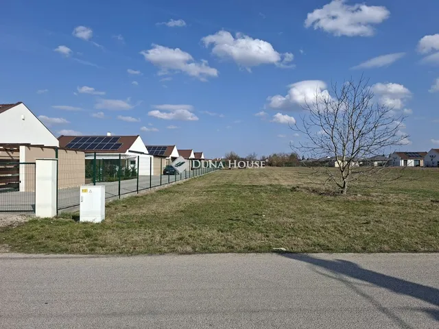 Eladó telek Székesfehérvár 3410 nm