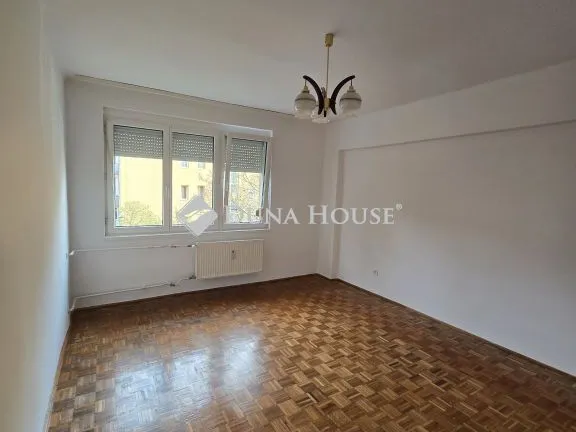 Eladó lakás Várpalota, Táncsics Mihály utca 50 nm