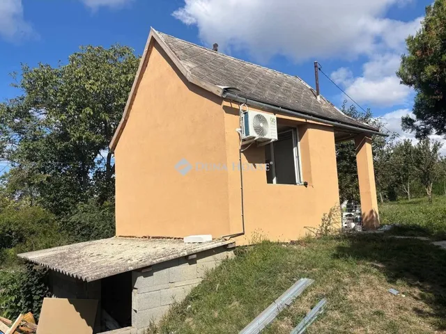 Eladó nyaraló Nagyvenyim 50 nm