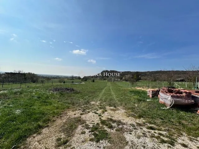 Eladó telek Csákvár 757 nm