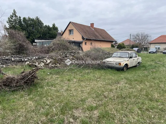 Eladó telek Kápolnásnyék 1017 nm