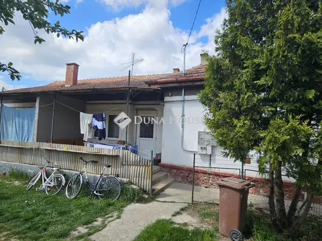 Eladó ház Enying, Bokréta utca 130 nm