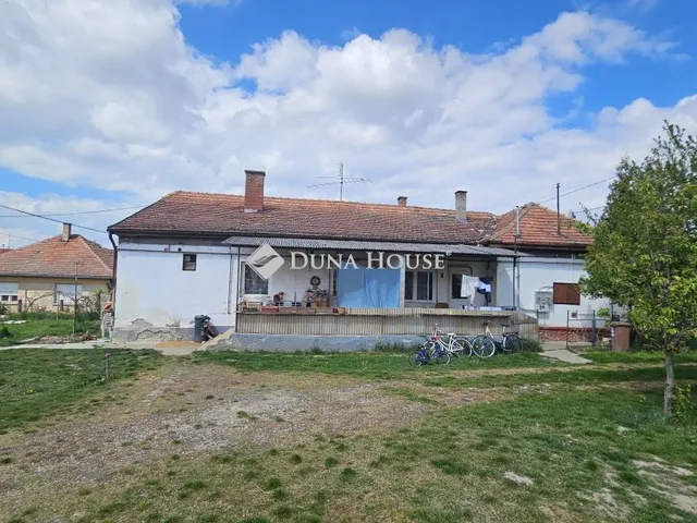 Eladó ház Enying, Bokréta utca 75 nm