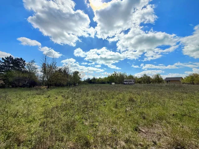 Eladó telek Balatonkenese 5485 nm