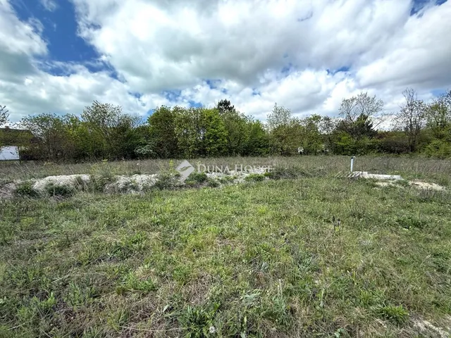 Eladó telek Balatonkenese 5485 nm