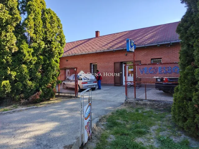 Eladó kereskedelmi és ipari ingatlan Sárbogárd 160 nm