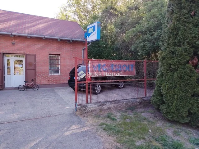 Eladó kereskedelmi és ipari ingatlan Sárbogárd, József Attila utca 160 nm