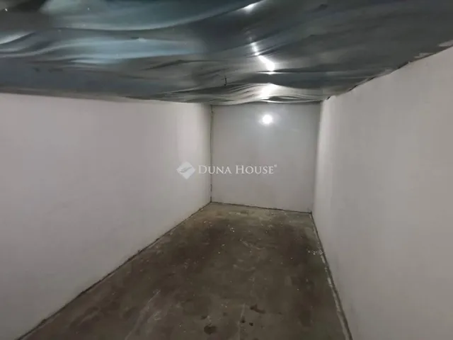 Eladó garázs Székesfehérvár 17 nm