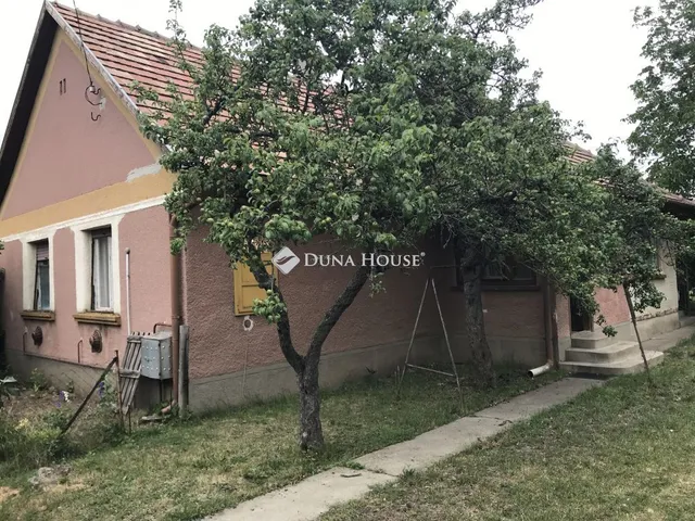 Eladó ház Besnyő 89 nm