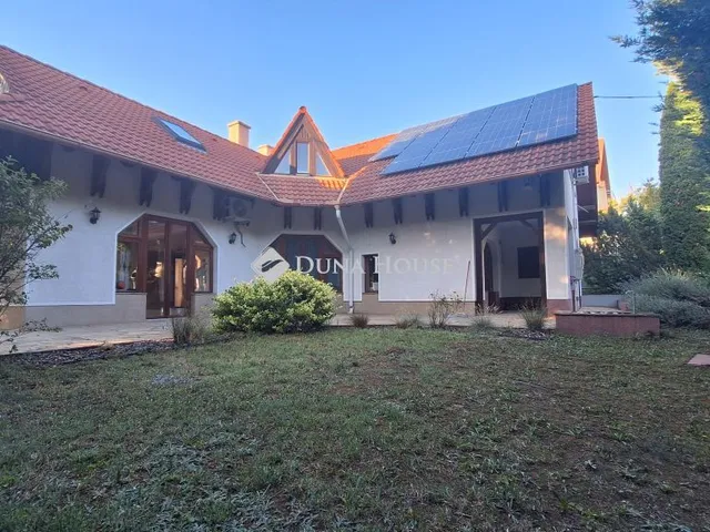 Eladó ház Székesfehérvár 280 nm