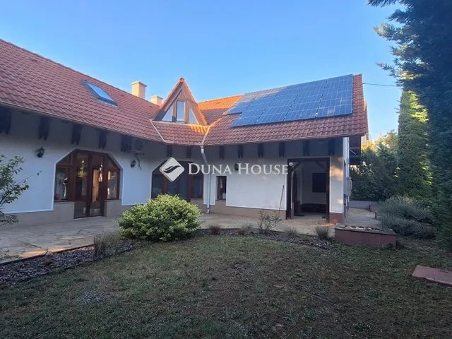 Eladó ház Székesfehérvár 280 nm