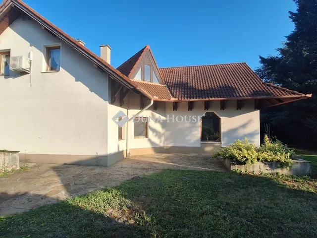 Eladó ház Székesfehérvár 280 nm