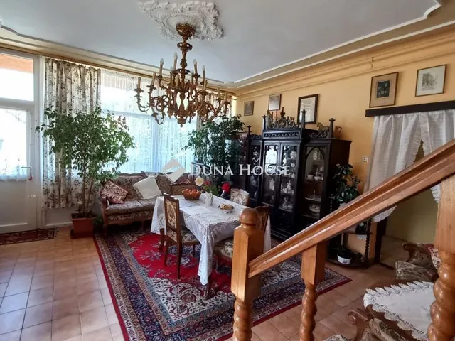 Eladó ház Mór 210 nm