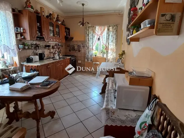Eladó ház Mór 210 nm