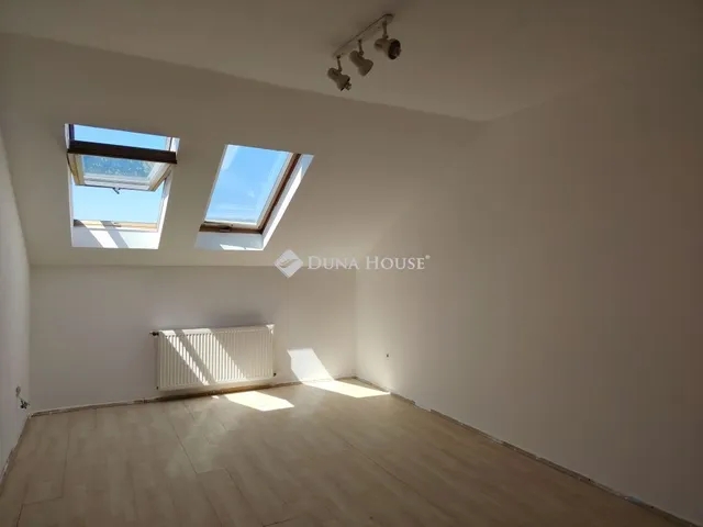 Eladó lakás Dunaújváros 55 nm