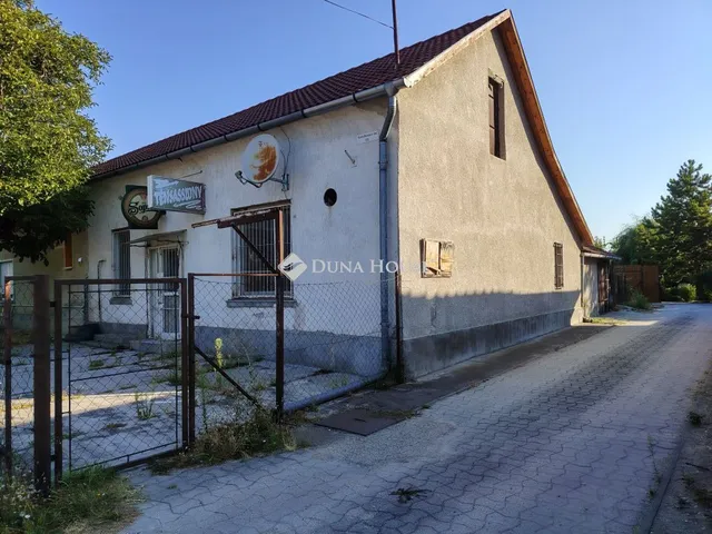 Eladó kereskedelmi és ipari ingatlan Szabadbattyán 144 nm