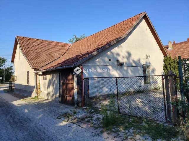 Eladó kereskedelmi és ipari ingatlan Szabadbattyán 144 nm