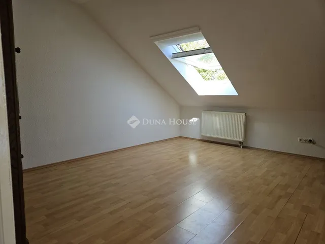 Eladó lakás Dunaújváros 85 nm
