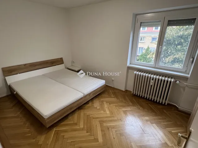 Eladó lakás Dunaújváros, Széchenyi István utca 49 nm