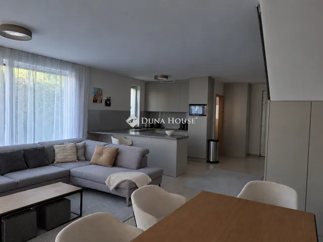 Eladó nyaraló Balatonakarattya 117 nm