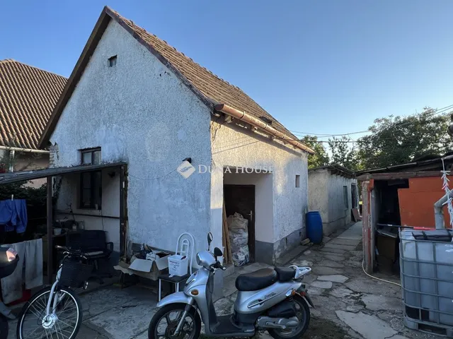Eladó ház Székesfehérvár, Iszkaszentgyörgyi út 93 nm