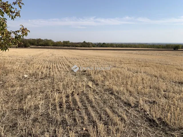 Eladó kereskedelmi és ipari ingatlan Úrhida 10718 nm