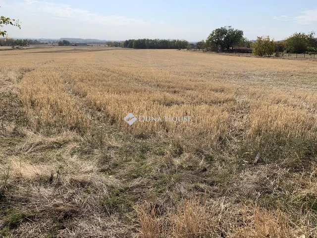 Eladó kereskedelmi és ipari ingatlan Úrhida 10718 nm