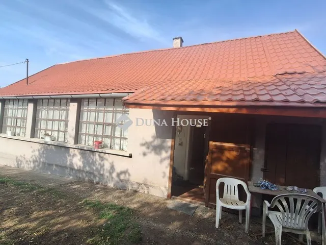 Eladó ház Perkáta 77 nm