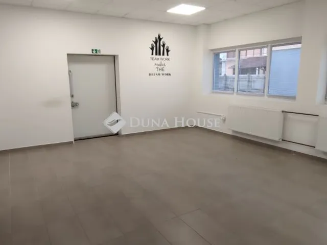 Eladó kereskedelmi és ipari ingatlan Szombathely 425 nm