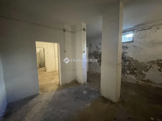 Eladó kereskedelmi és ipari ingatlan Szombathely 98 nm