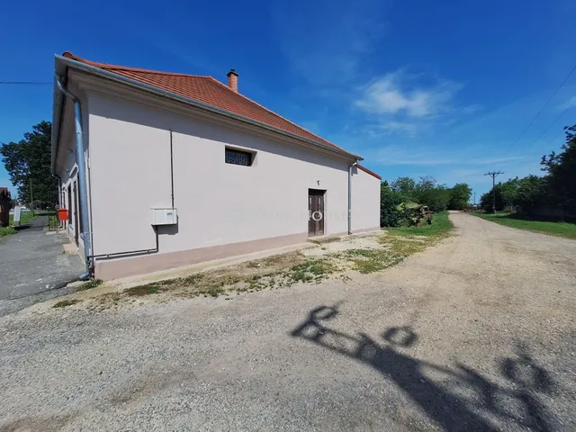 Eladó ház Püspökmolnári 146 nm