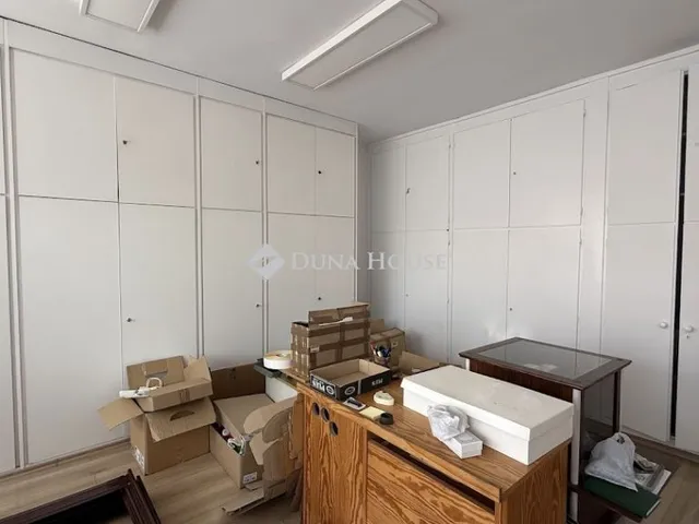 Kiadó kereskedelmi és ipari ingatlan Szombathely 32 nm