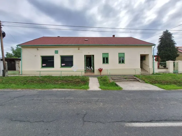 Eladó kereskedelmi és ipari ingatlan Csehi 97 nm